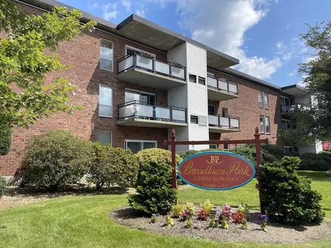 44 Broadlawn Pk #18A, Chestnut Hill, MA 02467