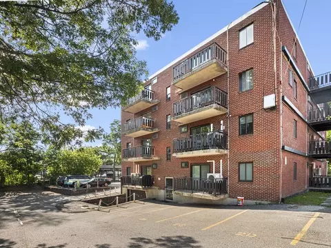 26 W Wyoming Ave #1F, Melrose, MA 02176