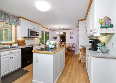 5 Cape Cod Ln, Hingham, MA 02043 photo 9