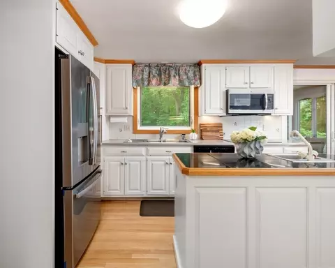 5 Cape Cod Ln, Hingham, MA 02043 photo 11