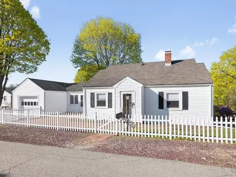 3 Helen St, Waltham, MA 02452