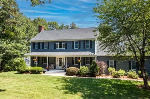 16 Blueberry Ln, Dartmouth, MA 02747