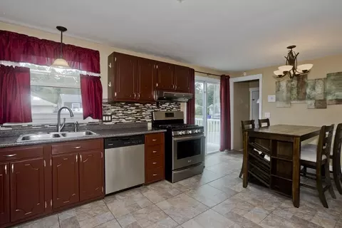 27 Michael St, Springfield, MA 01129 photo 6