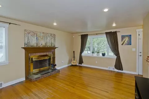 27 Michael St, Springfield, MA 01129 photo 10