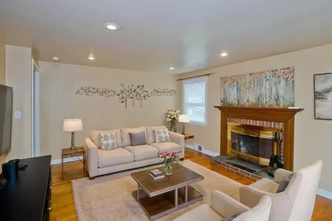 27 Michael St, Springfield, MA 01129 photo 3
