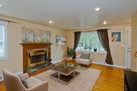 27 Michael St, Springfield, MA 01129 photo 4