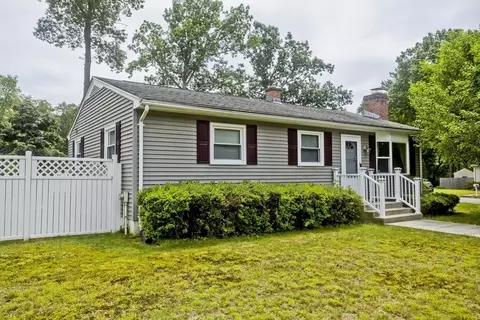 27 Michael St, Springfield, MA 01129 photo 2
