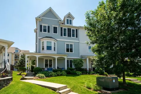 141 Hms Stayner Dr #306, Hingham, MA 02043