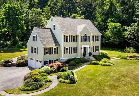 48 Center St, Groveland, MA 01834