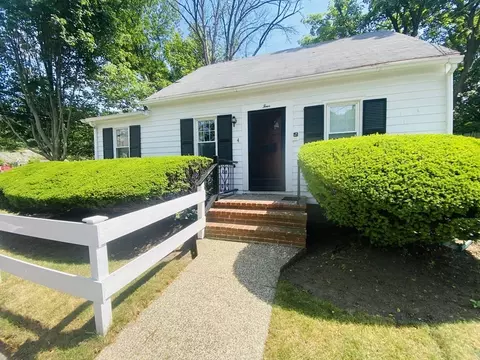 4 Gerry St, Marblehead, MA 01945