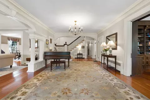Entry Way - 20 Eulow St, Swampscott, MA 01907 photo 1 of 7