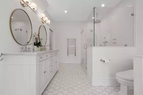 Bath - 20 Eulow St, Swampscott, MA 01907 photo 3 of 6