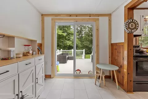 Entry Way - 1010 S Athol Rd, Athol, MA 01331 photo 3 of 6