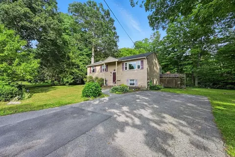 32 Maple St, Medway, MA 02053