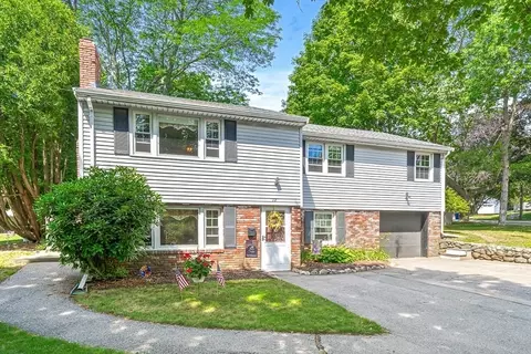12 Moore St, Peabody, MA 01960