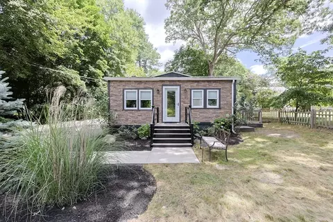3 Wamesit St, Medway, MA 02053