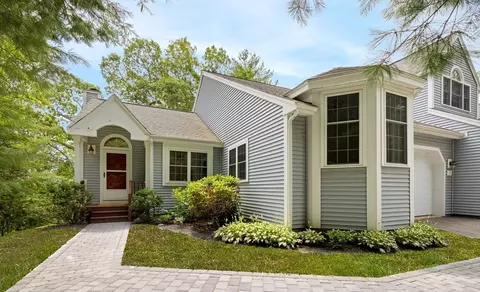 1 Treetop Ct #1, Burlington, MA 01803