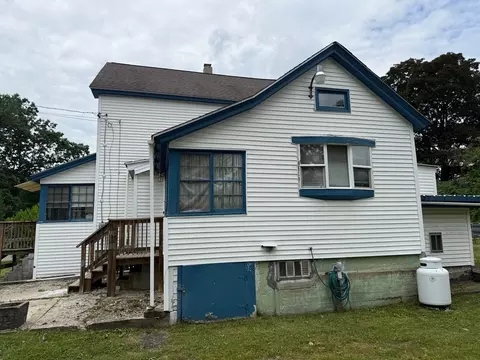 27 Warwick Ave, Athol, MA 01331 photo 4