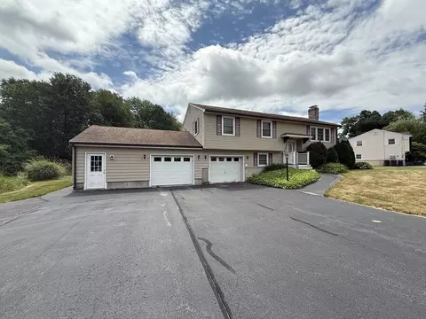 29 Cricket Ln, Dracut, MA 01826