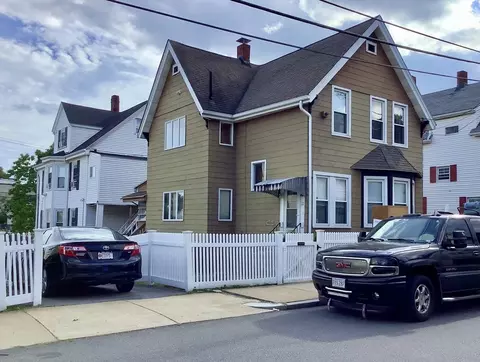 32 Hancock St, Chelsea, MA 02150