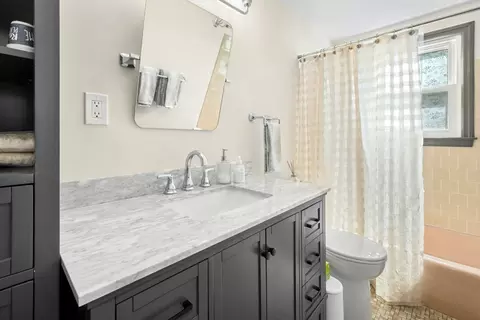 Bath - 17 George Rd, Maynard, MA 01754 photo 2 of 4