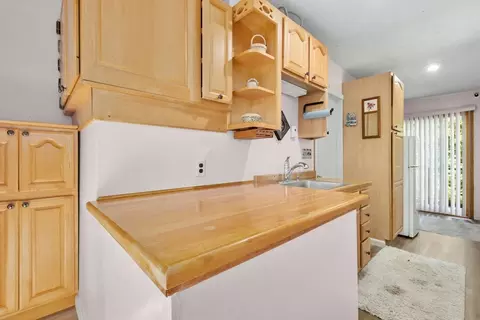 Kitchen - 17 George Rd, Maynard, MA 01754 photo 5 of 6