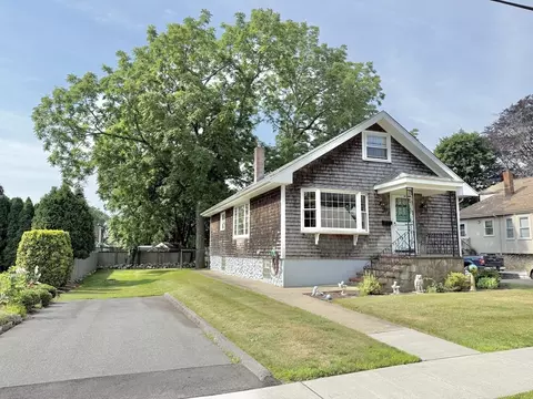 65 Hedge St, Fairhaven, MA 02719