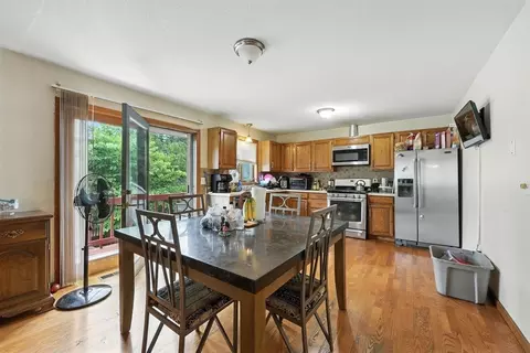 361 Parkerview St, Springfield, MA 01129 photo 9