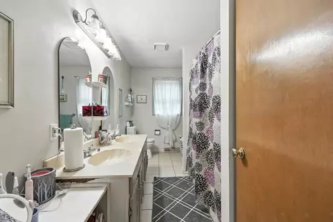 361 Parkerview St, Springfield, MA 01129 photo 16
