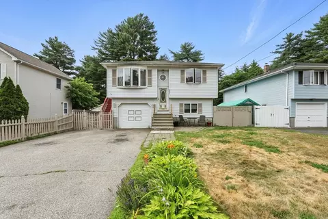 361 Parkerview St, Springfield, MA 01129 photo 2
