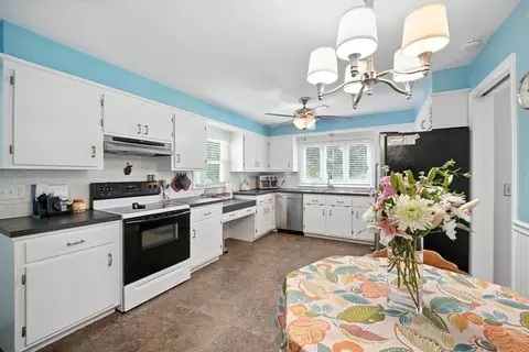 Kitchen - 2011 Pleasant, Three Rivers, MA 01080 photo 4 of 4