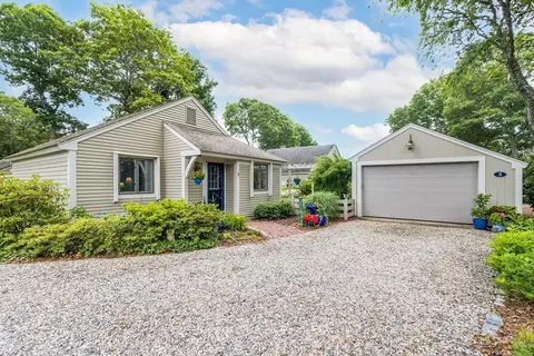 3 Niblick Ln, Mashpee, MA 02649