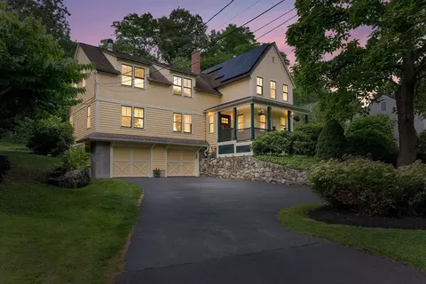 18 Blossom St, Lexington, MA 02421