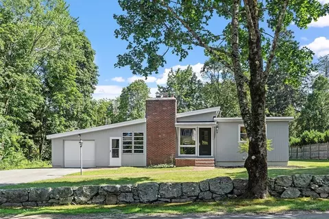 4 Gardner Ave, Andover, MA 01810
