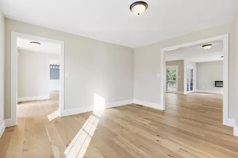 Living - 42 May Rd, Millis, MA 02054 photo 5 of 6