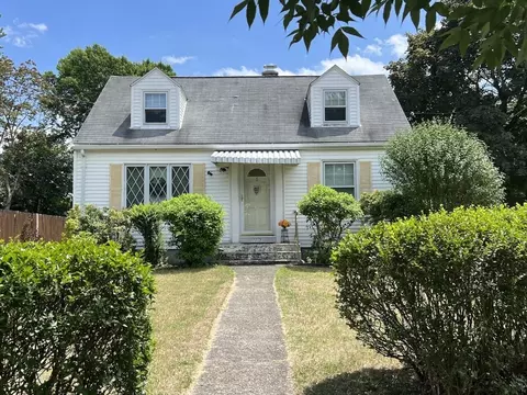 1715 Carew St, Springfield, MA 01104