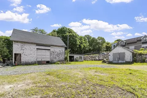 2 Deacon Farm Ln, Gloucester, MA 01930