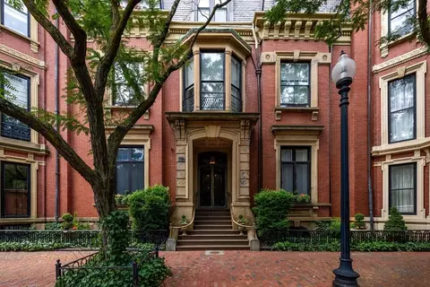 326 Dartmouth St #1, Boston, MA 02116