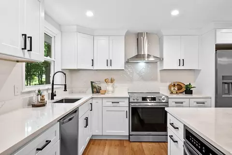 Kitchen - 44 Longbow Rd, Danvers, MA 01923 photo 3 of 4