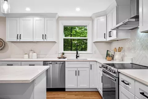 Kitchen - 44 Longbow Rd, Danvers, MA 01923 photo 4 of 4