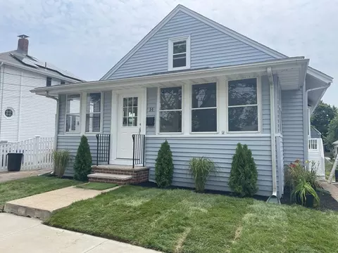 14 Ruthven St, Quincy, MA 02171