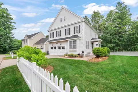 33 Golden Dr #33, Stow, MA 01775