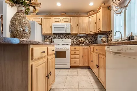 53 Somerset St, Fall River, MA 02721 photo 9