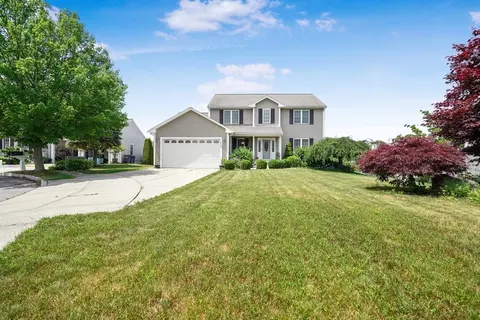 9 Aranea Cir, New Bedford, MA 02740