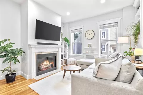 40 Mystic St #1, Charlestown, MA 02129