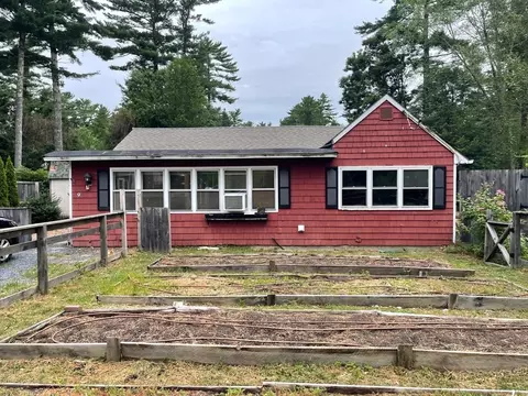 9 Everett St, Carver, MA 02330