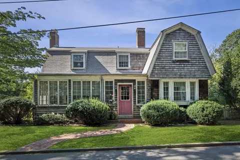 10 Jersey Ln, Manchester, MA 01944