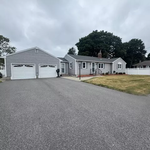 37 James St, Taunton, MA 02780