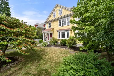 7 Pine St #7, Belmont, MA 02478