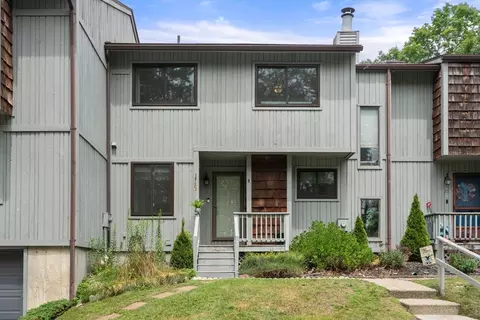 24 Meadowbrook Ln #24, Palmer, MA 01069